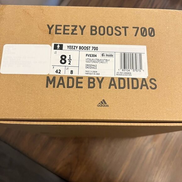 NIOB Yeezy 700 Boost Utility Black 2022 reissue Men’s size 8 sneaker. - Picture 9 of 11